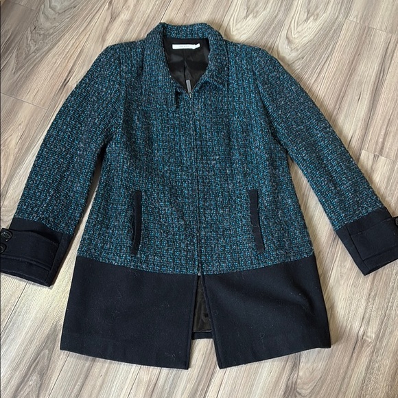 Chic Tweed Coat with Black Accents - Picture 1 of 3